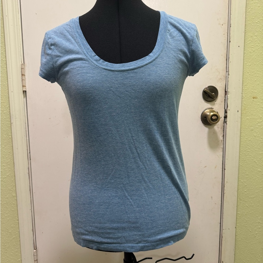 Casual Sky Blue Scoop Neck Tee Size M